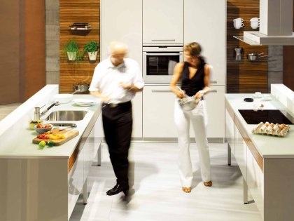 KITCHENS~322 / 德国高端橱柜品牌厨房场景 | 现代风格厨房 | 白色调 | 厨柜布局=一字型+双岛台