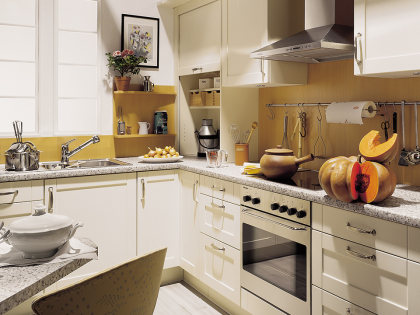 KITCHENS~332 / 德国高端橱柜品牌厨房场景 | 经典风格厨房 | 卡其色 | 厨柜布局=G型